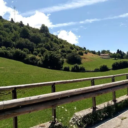 Prada Bellezza Tra Pascoli E Di Garda * カステッレット・ディ・ブレンゾーネ